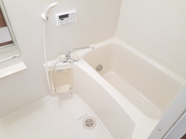 バス・シャワールーム　コンパクトで使いやすいお風呂です