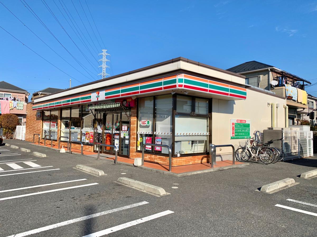 コンビニ　セブンイレブン足立伊興番田店（コンビニ）まで198m