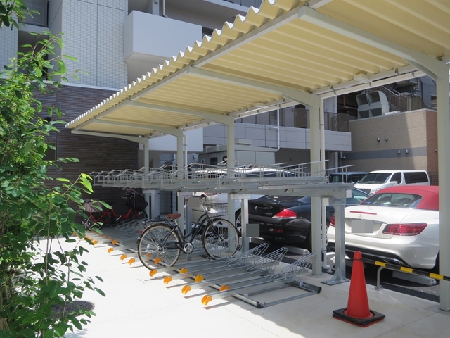 その他共有部分　屋根付き駐輪場。