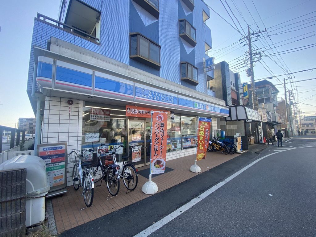 コンビニ　ローソン松戸六実駅前店（コンビニ）まで580m