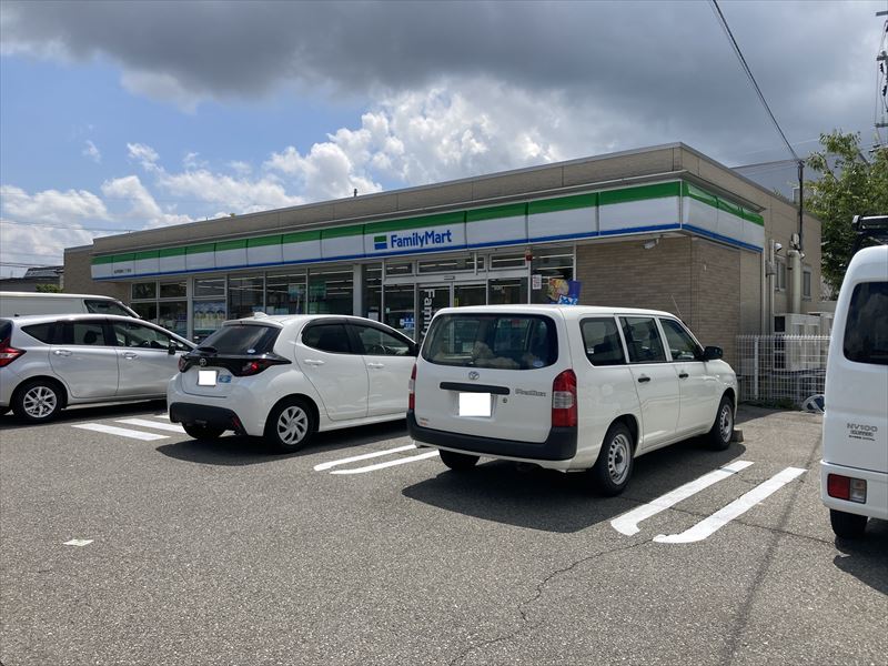 コンビニ　ファミリーマート金沢問屋町二丁目店（コンビニ）まで278m