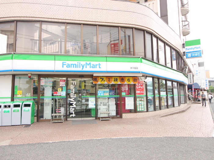コンビニ　ファミリーマート氷川台店（コンビニ）まで547m