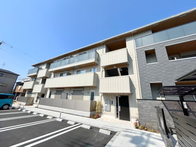建物外観　オシャレな外観。この周辺では飛びぬけて目立っています。