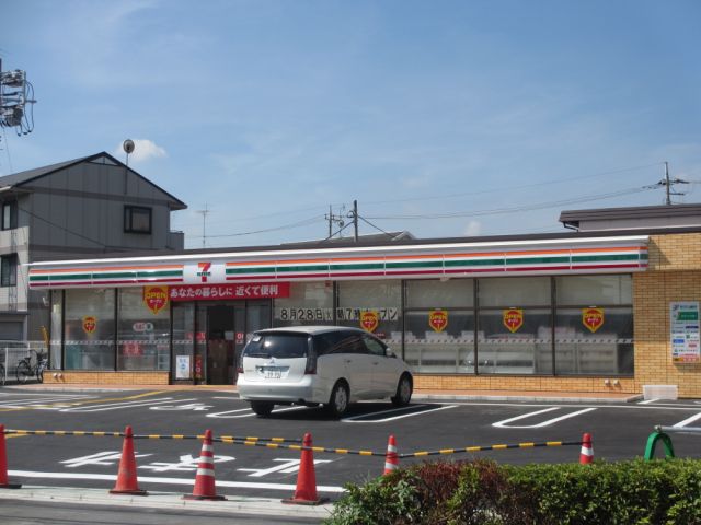 コンビニ　セブンイレブン（コンビニ）まで540m