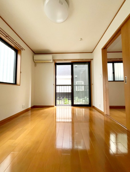 居室・リビング　3方角部屋です。