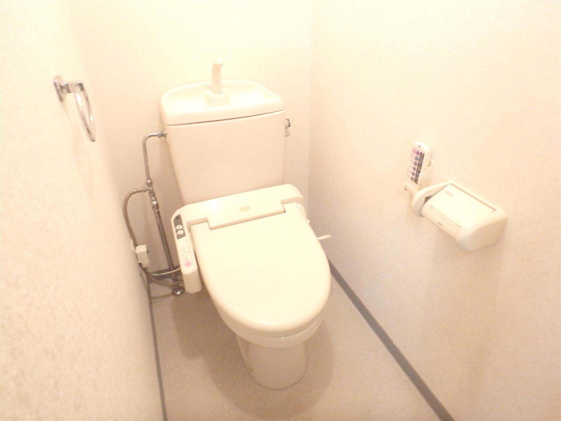 トイレ　トイレは温水洗浄便座機能が付いていて快適☆