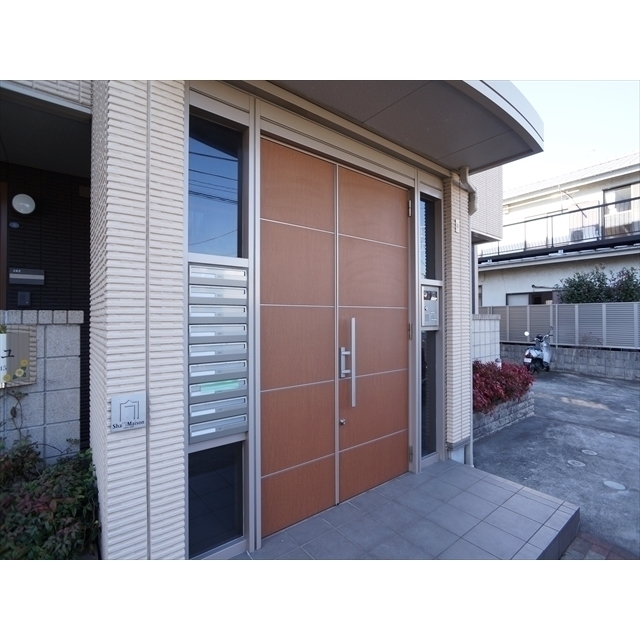 エントランス　オートロック共用玄関です♪