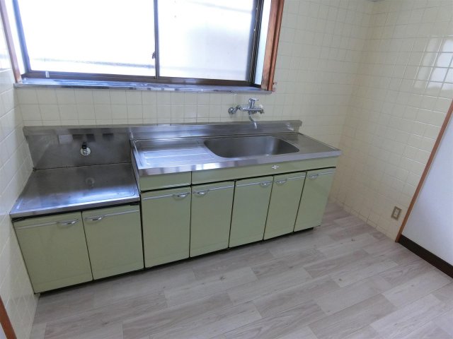 キッチン　窓付きでしっかり換気のできるキッチン♪