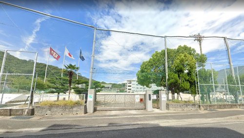 中学校　呉市立仁方中学校（中学校）まで600m