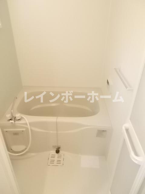 バス・シャワールーム　コンパクトで使いやすいお風呂です