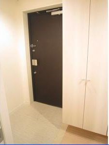 玄関　弊社は全物件が仲介手数料半月分でご紹介可能です。