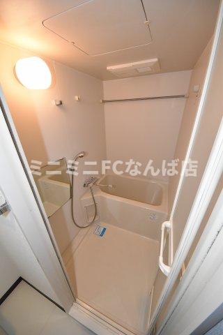 バス・シャワールーム　床の色・建具・その他仕様が違う場合がありますが現状有姿です