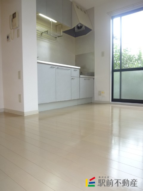 居室・リビング　明るいお部屋です☆