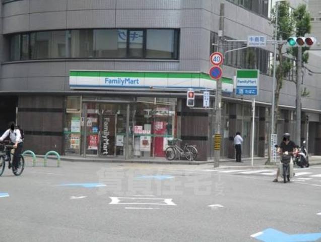 コンビニ　ファミリーマート　牛島町（コンビニ）まで133m