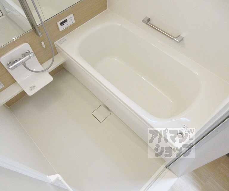 バス・シャワールーム　一坪タイプのお風呂です