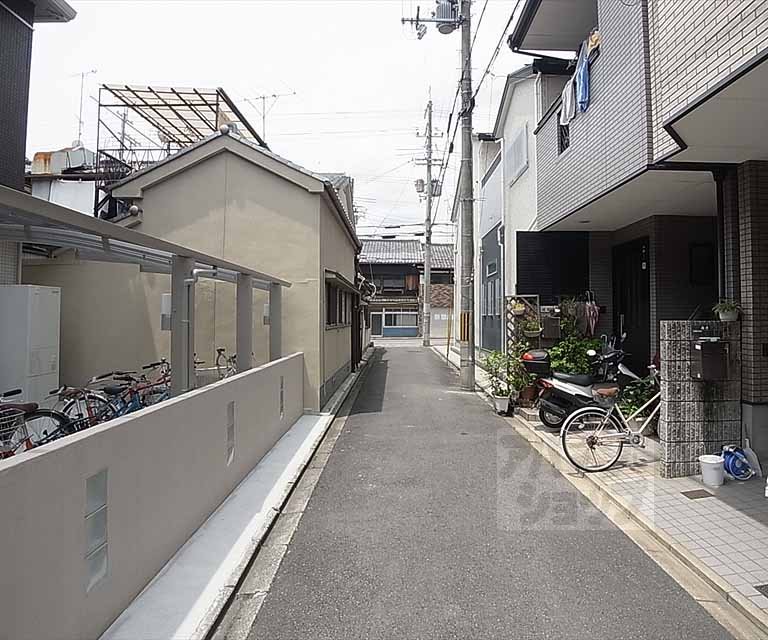 その他　前面道路です。