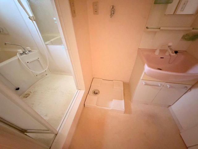 その他設備　嬉しい室内洗濯機置場。これで洗濯機も長持ちしますね。