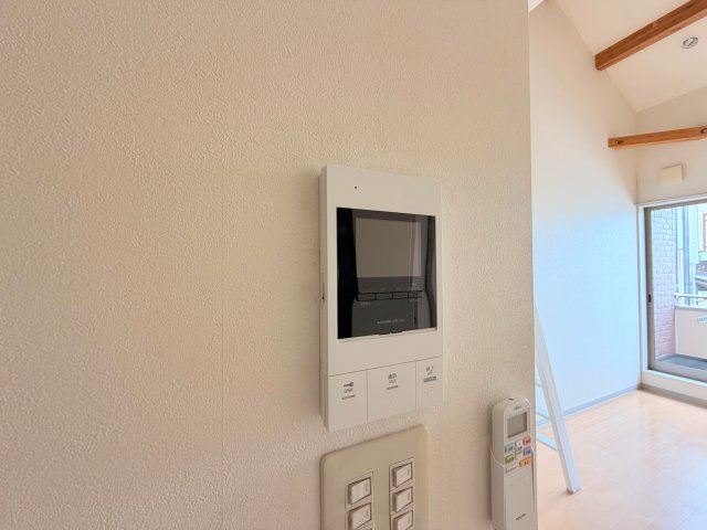 セキュリティ　TVモニターホンで来客が誰か確認してから開けて下さいね