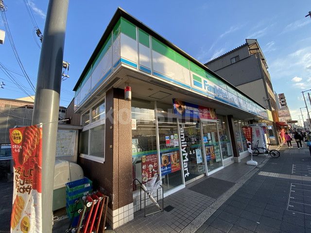 コンビニ　ファミリーマート（コンビニ）まで423m