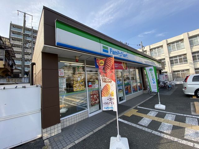 コンビニ　ファミリーマート（コンビニ）まで416m