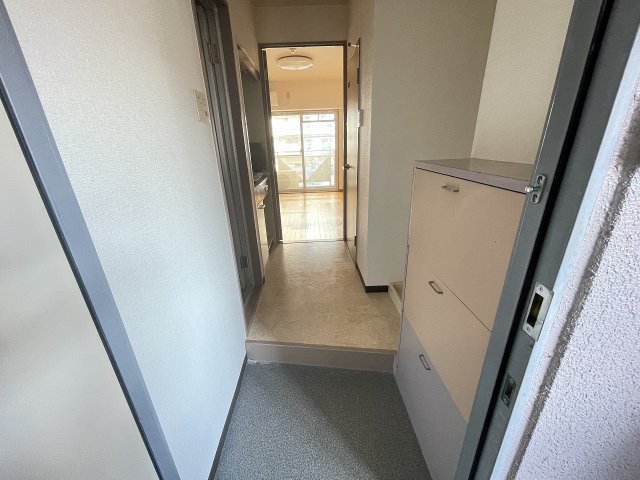 玄関　収納もある玄関です