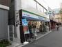 コンビニ　ファミリーマート薬ヒグチ弥刀駅前店（コンビニ）まで490m