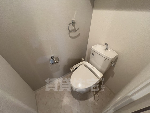 ＪＲおおさか東線 南吹田駅 徒歩9分 5階建 築17年のトイレ写真