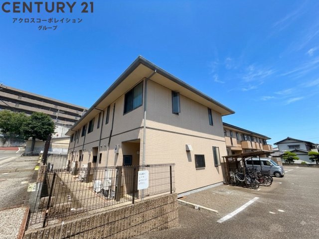 建物外観　宅配ボックス付きで不在時にも便利♪