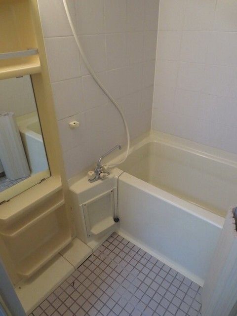 バス・シャワールーム　綺麗なお風呂ですね。