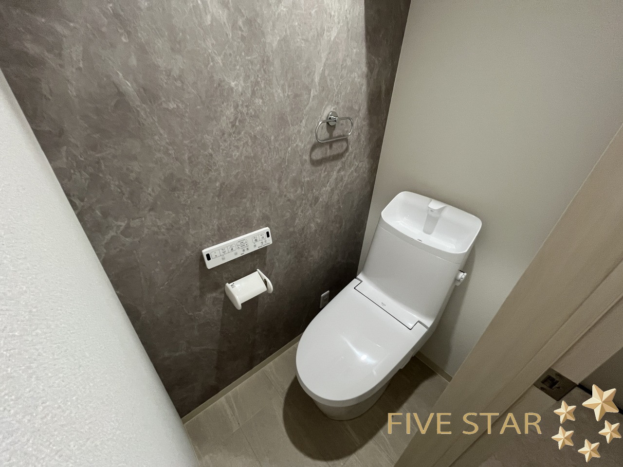 京阪本線 御殿山駅 徒歩13分 3階建 築2年のトイレ写真
