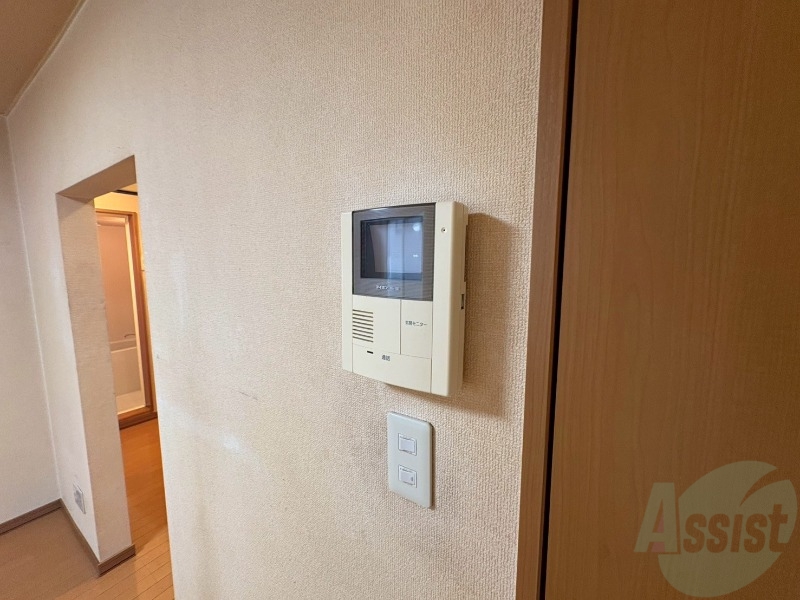 セキュリティ　ＴＶモニター付インターホンです。来客者の顔が見えるので安心！