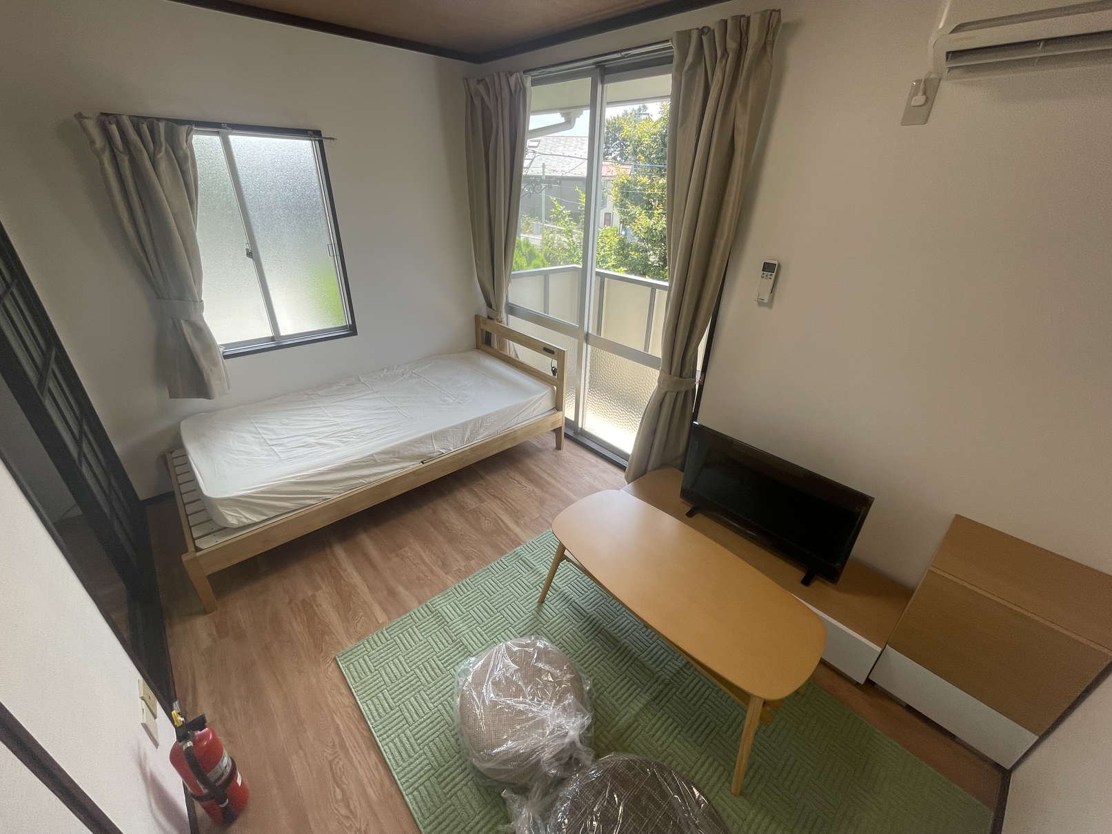 居室・リビング　※同物件別号室の参考写真です。