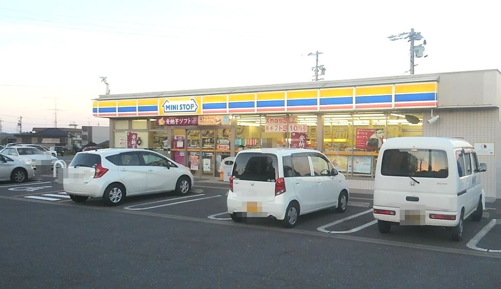 コンビニ　ミニストップ津県総合文化センター前店（コンビニ）まで709m