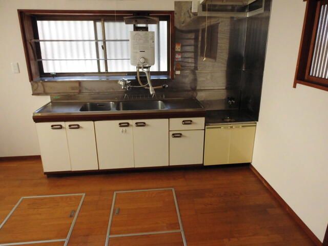 緑ヶ丘貸家のキッチン写真