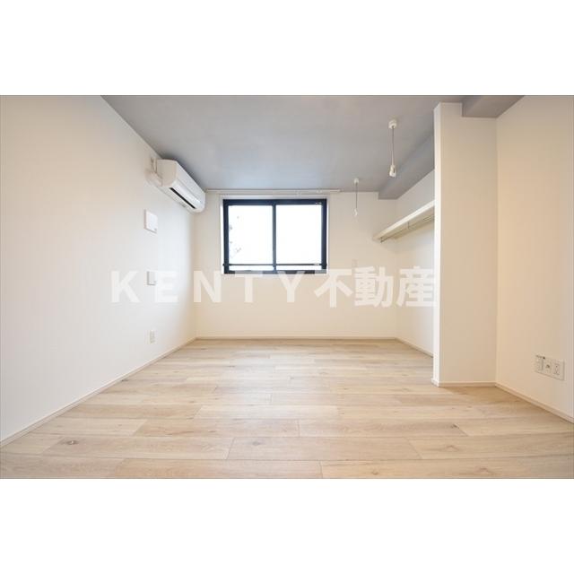 その他部屋・スペース　広くて明るい寝室