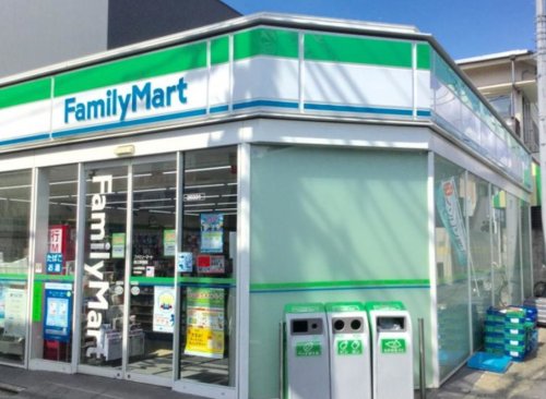 コンビニ　ファミリーマート 狛江駅南店（コンビニ）まで135m