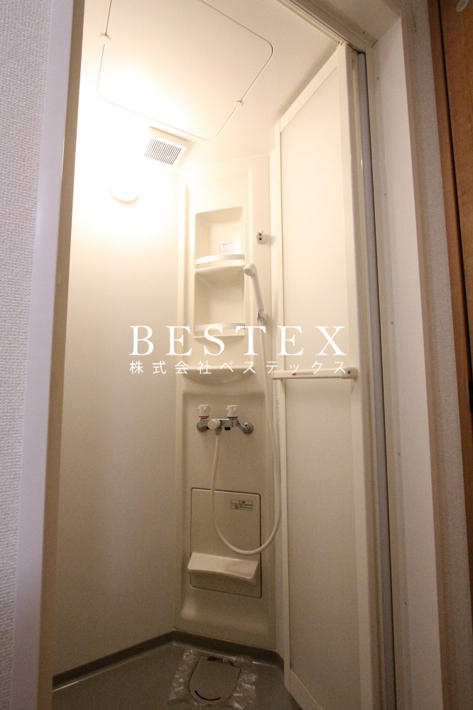バス・シャワールーム　※同タイプ・別部屋の参考写真です。
