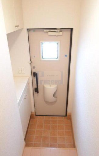 玄関　※別部屋参考写真※現況優先です