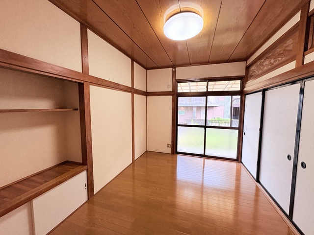 柳生2丁目貸家Eの居間写真