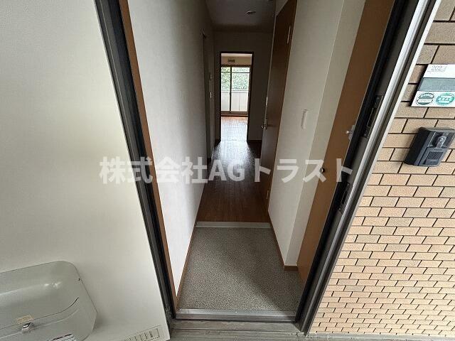 玄関　※掲載写真は同建物内の別室です。