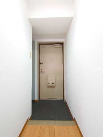 玄関　別部屋の参考写真となります