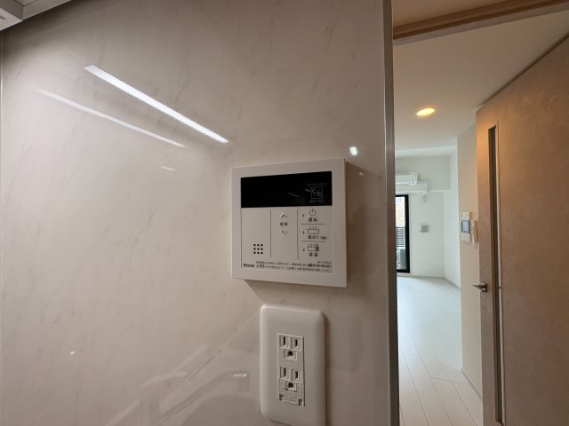 その他設備　給湯機のリモコンです