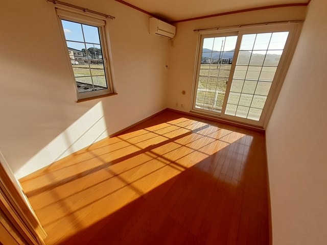エスポアール桂川 壱番館の居間写真