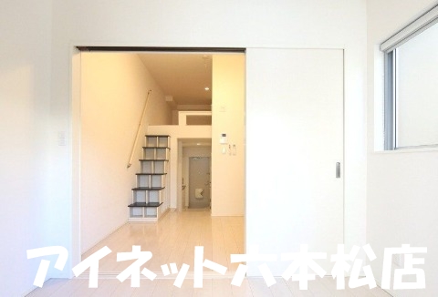 地下鉄七隈線 福大前駅 徒歩9分 2階建 築1年の居間写真