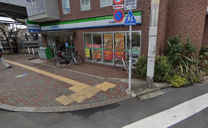コンビニ　ファミリ－マ－ト矢川駅前店（コンビニ）まで585m