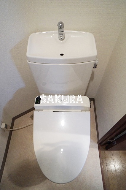 トイレ　嬉しい温水洗浄便座♪