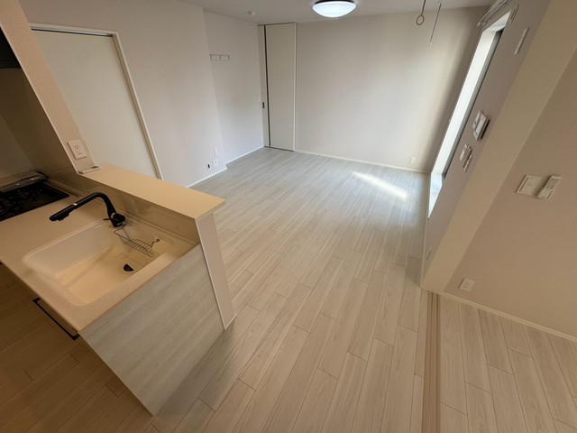 ＪＲ阪和線 鶴ケ丘駅 徒歩10分 3階建 築2年の居間写真