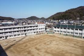 中学校　倉敷市立郷内中学校（中学校）まで933m