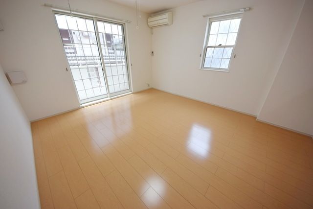 居室・リビング　★２面採光で明るい12.3帖のお部屋です★