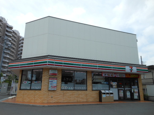 コンビニ　セブンイレブン足立千住曙町店（コンビニ）まで443m